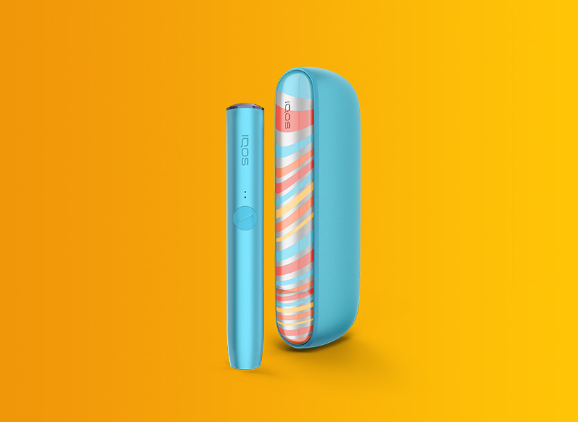 Zařízení IQOS ILUMA WE limitovaná edice na žlutém pozadí.