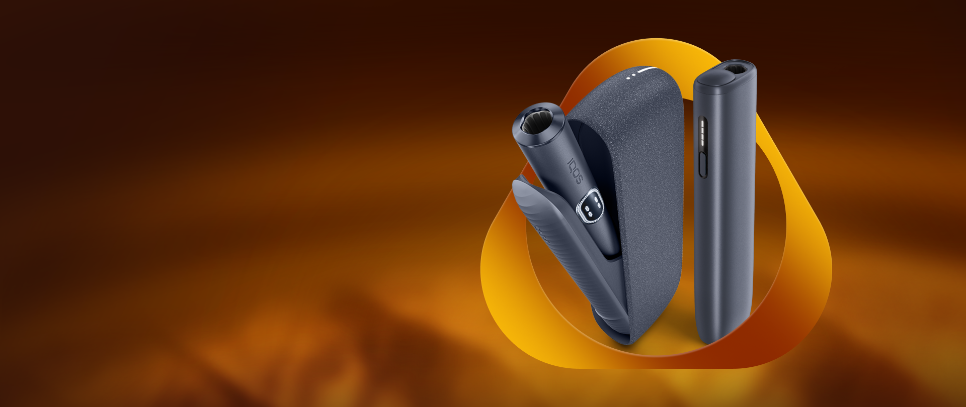 IQOS ILUMA i MID at ONE gris avec étui de recharge, présentés sur un fond dégradé noir et orange.