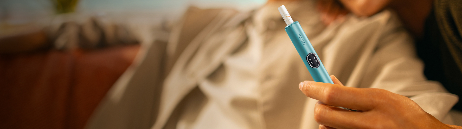 IQOS ILUMA i Tabekerhitzer in der Farbe Breeze Blue dargestellt