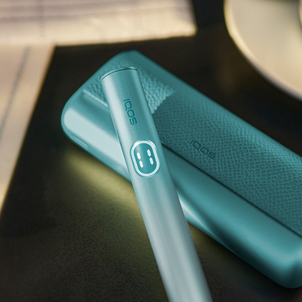 IQOS ILUMA i PRIME in der Farbe Breeze Blue abgebildet.