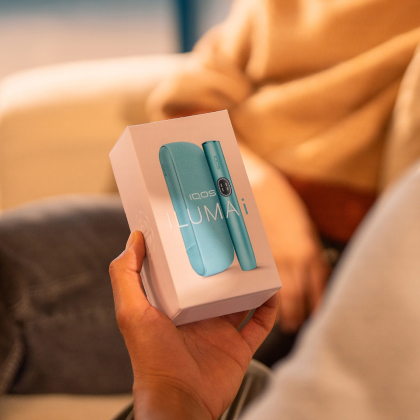 A Breeze Blue IQOS ILUMA i device in the package.