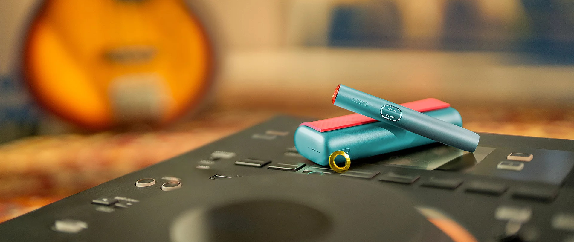 IQOS ILUMA PRIME Breeze Blue placed on a table