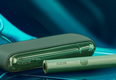 An IQOS ILUMA Pocket Charger and Holder on a DJ's turntable.