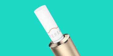 IQOS ILUMA PRIME nahrievač s vloženou náplňou TEREA.