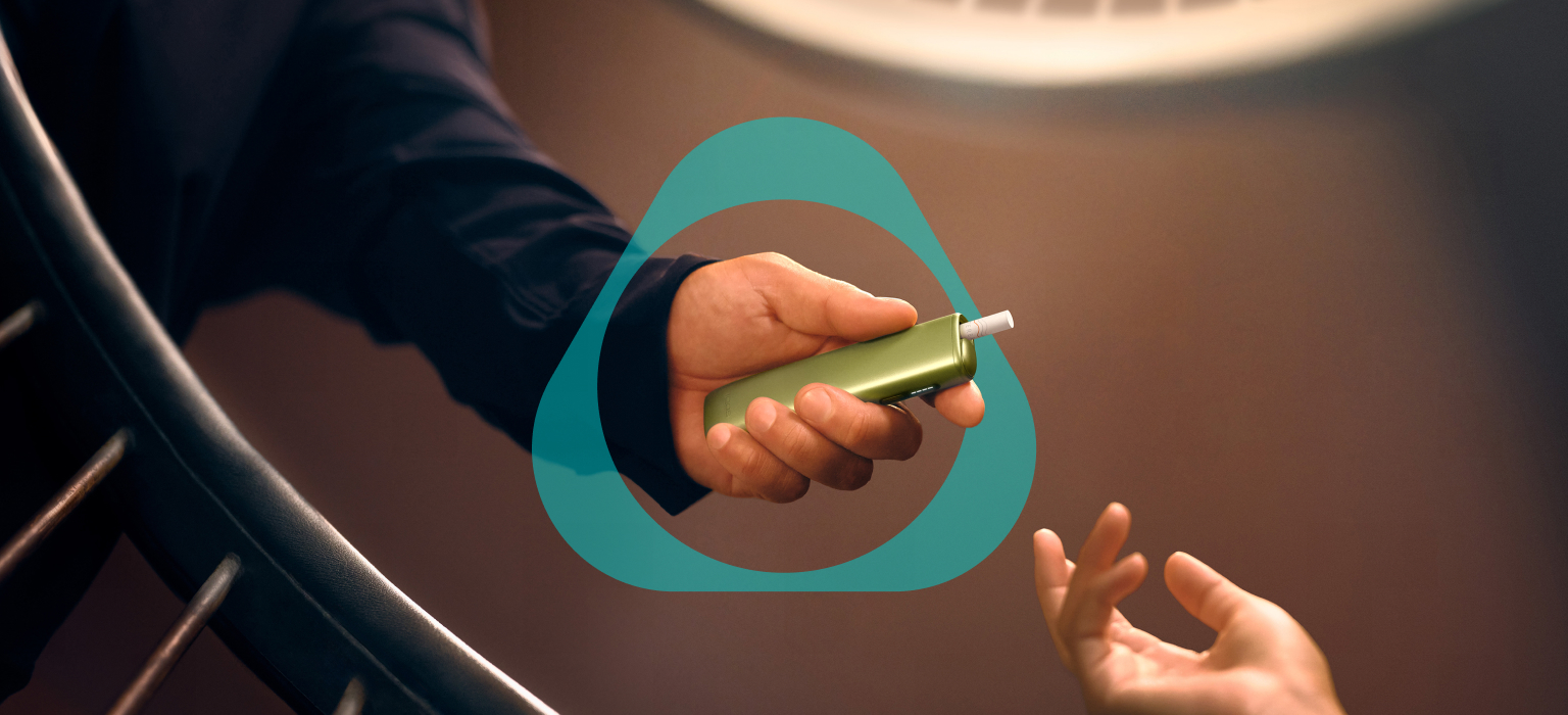 Person holding an IQOS ILUMA i ONE Device