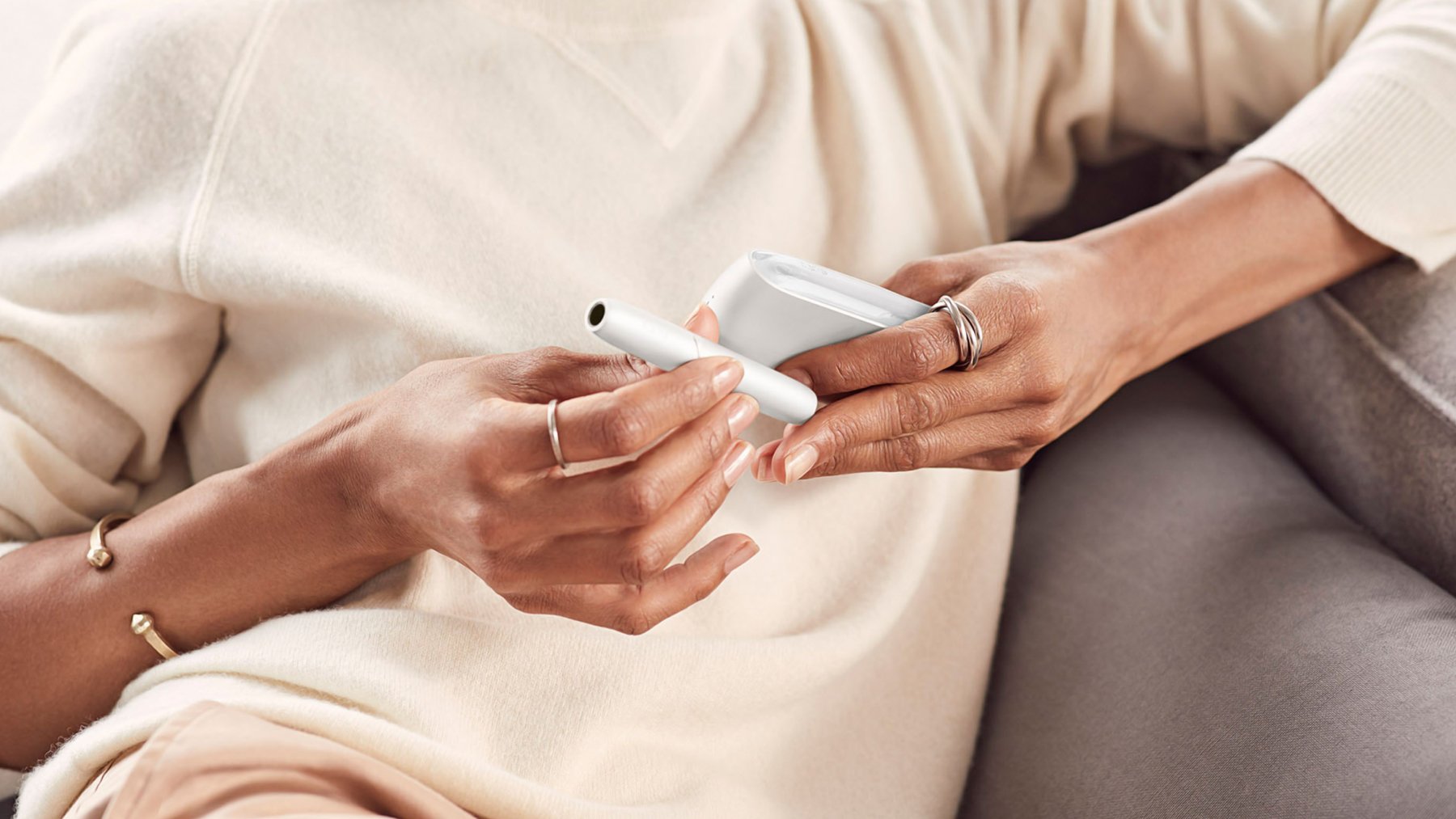 IQOS merupakan teknologi inovatif untuk memanaskan tembakau, bukan membakarnya sehingga memberikan citarasa tembakau asli tanpa api, asap dan abu.