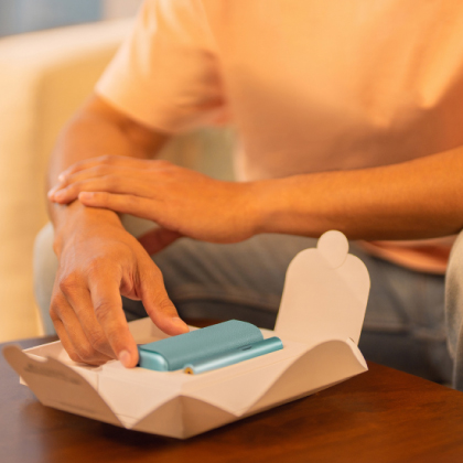 Unboxing the IQOS ILUMA i Prime device for a first step usage